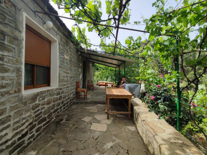 Others 2, Guest House FELAU, Përmetit