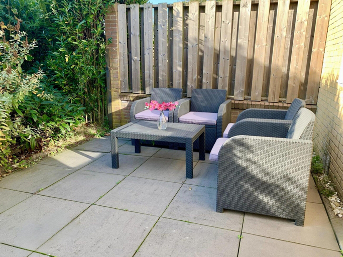 Balcony 3, Renovated Bungalow With Garden, Zijpe