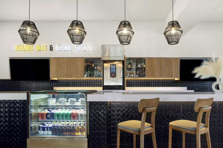 Food & Drinks 5, Fiesta Inn Express Nuevo Laredo, Nuevo Laredo