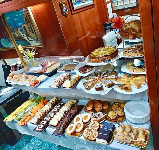 Breakfast buffet, Hotel Fiorella Milano, Milano