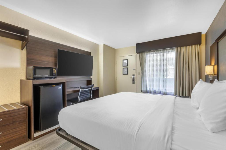 Bedroom 3, Best Western Salisbury Plaza, Wicomico