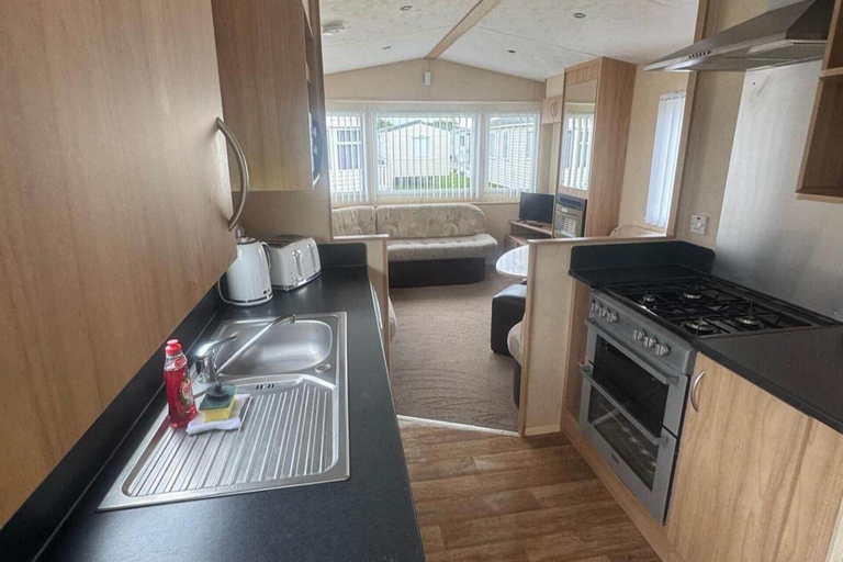 Others 5, 3 Bed Caravan - Sleeps 8 - Pets - Parking, Conwy