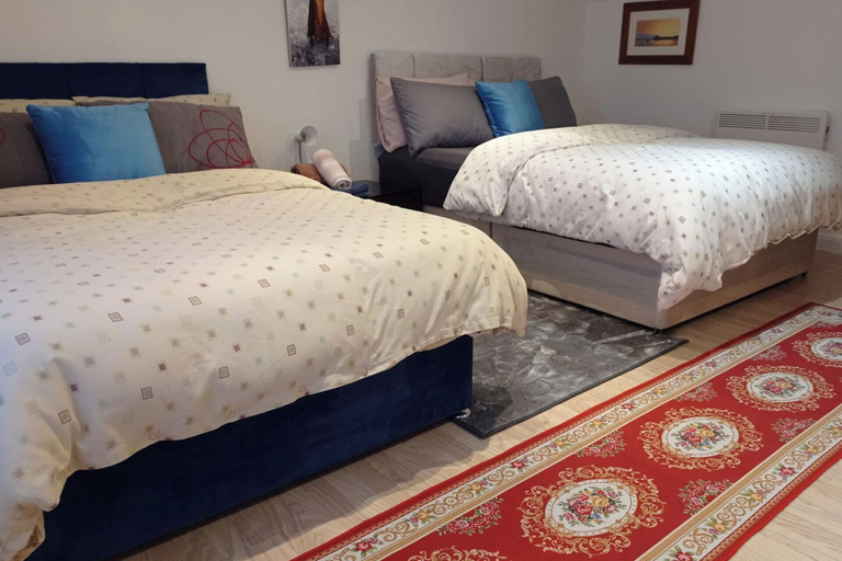 Bedroom 3, House - Sleeps 8 - Garden - Parking, London