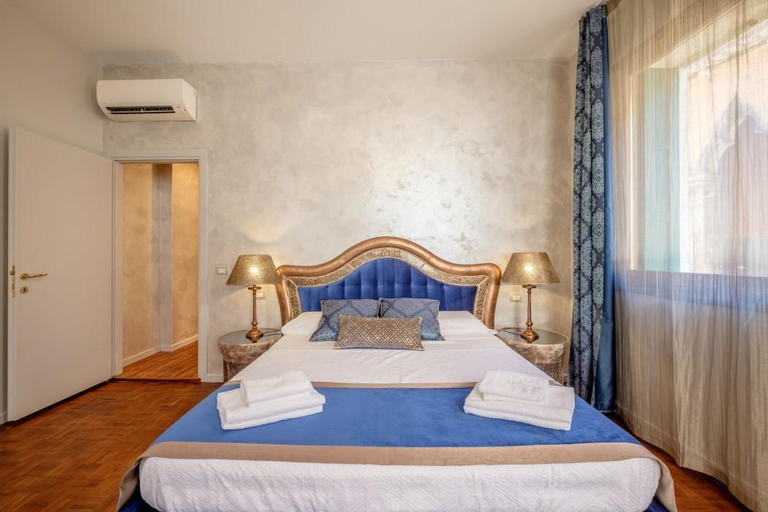 Others 5, Casa Verona, Venezia