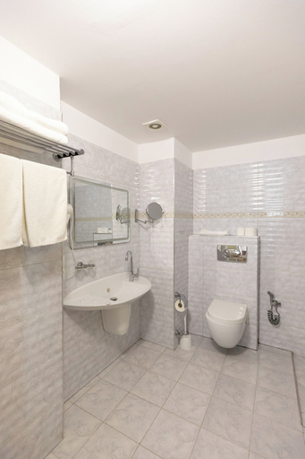 Bathroom 3, Hotel Bleart, Durrësit