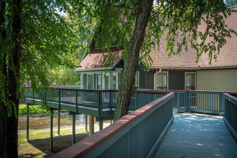 Others 5, Loreley Resort, White