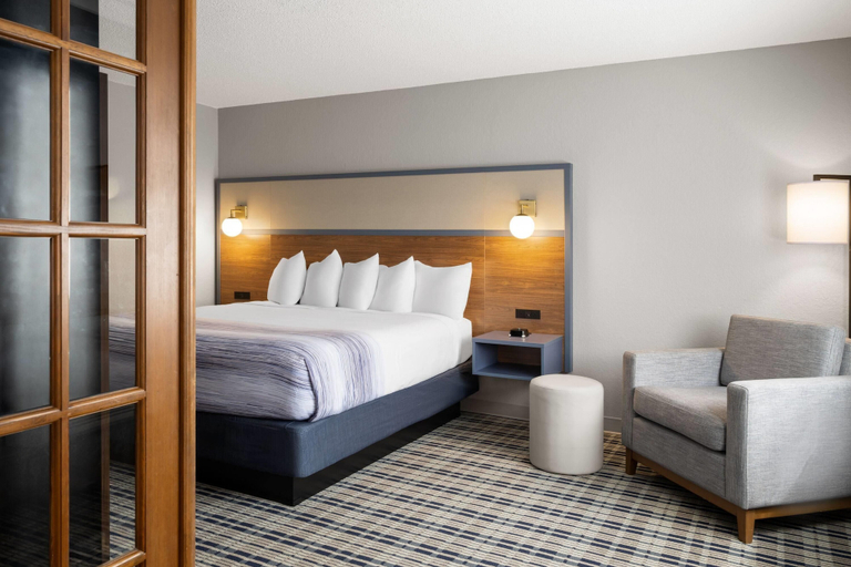 Bedroom 3, AmericInn by Wyndham Alexandria, Douglas