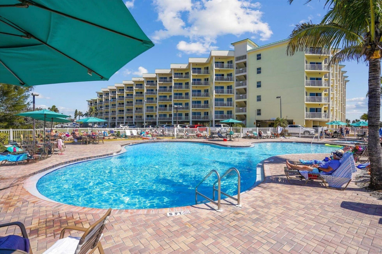 Sport & Beauty 2, Sunset Vistas 407s, Pinellas