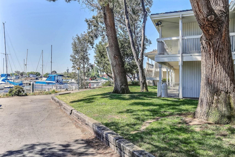 Exterior & Views 1, Motel 6 Oakland, CA - Embarcadero, Alameda