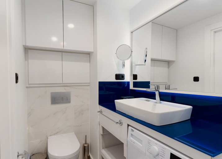 Bathroom, Eleven Way Apartments, Batumi