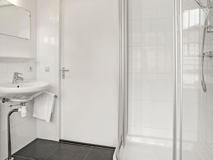 Bathroom 4, Bungalow by Water Near Rotterdam With Sauna, Bernisse