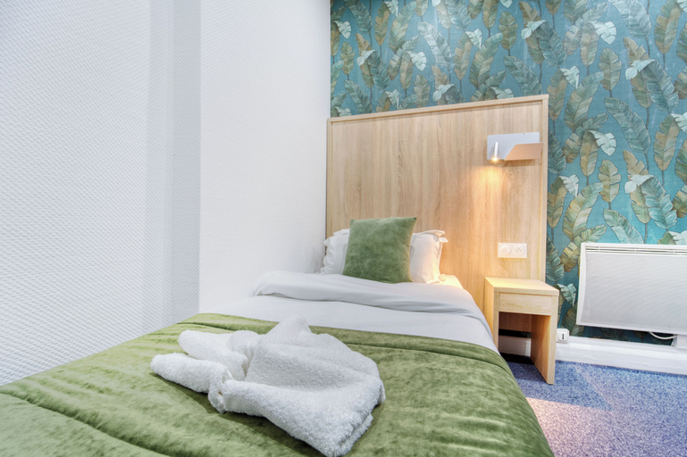 Bedroom 3, Cit'Hotel L'ESCURIAL, Moselle
