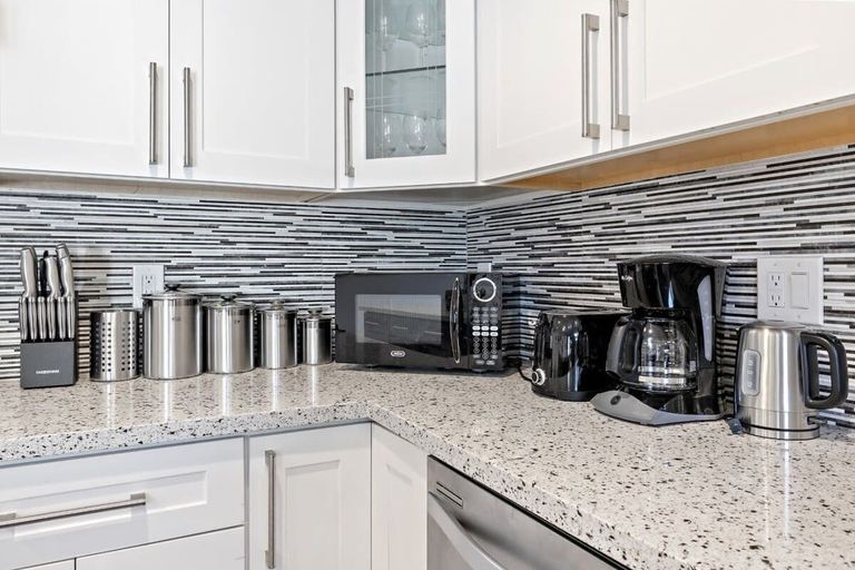 Private kitchen 3, @ Marbella Lane - Modern Refreshing Home, San Mateo