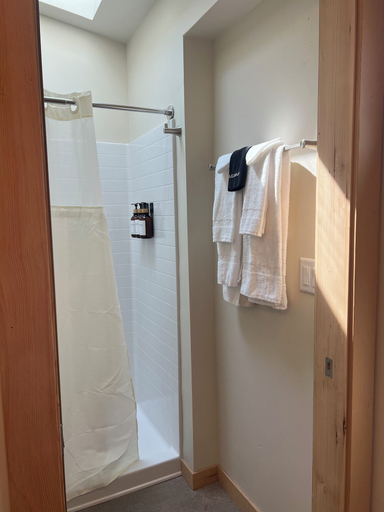 Bathroom 3, Crooked River Ranch Cabins, Jefferson