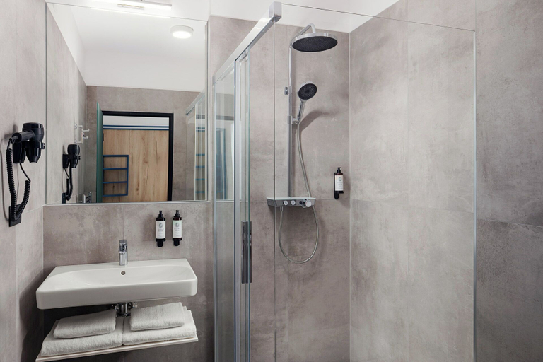 Bathroom 2, EA Hotel Moment Self Check-In, Praha 1
