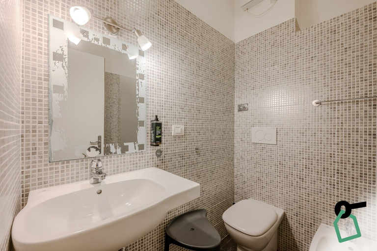 Bathroom 5, Hotiday Santa Margherita Porto, Genova