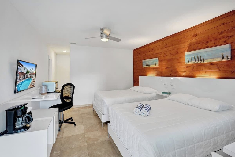 Room 4, Waves by Stay Hospitality, Broward