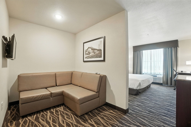 Bedroom 3, Cobblestone Hotel & Suites-Bellefontaine, Logan