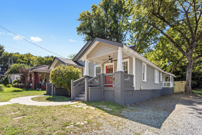 Others 5, 4BR Bright and Modern - Close to Everything, Mecklenburg