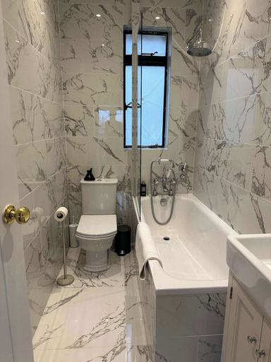 Bathroom, Large 1 Bedroom Apartment - Chelsea, London