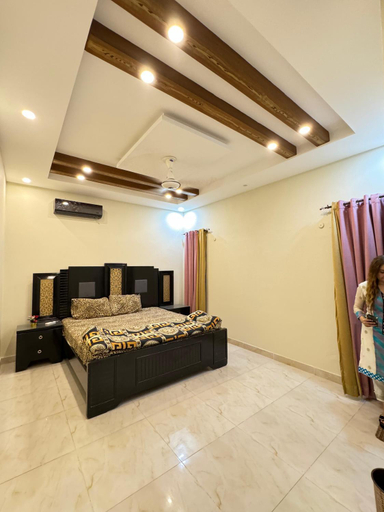 Others 3, The King Palace, Karachi