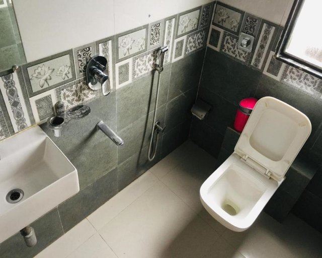 Bathroom, Hotel Om Sai, Raigarh