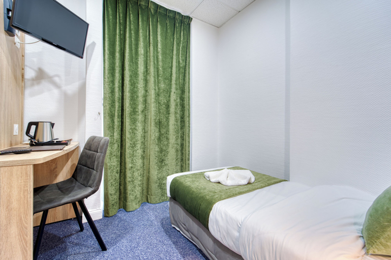 Bedroom 5, Cit'Hotel L'ESCURIAL, Moselle