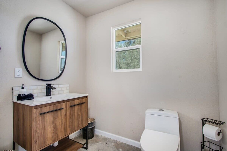 Bathroom 3, @ Marbella Lane - Moon Designer Home Close to Jtnp, San Bernardino
