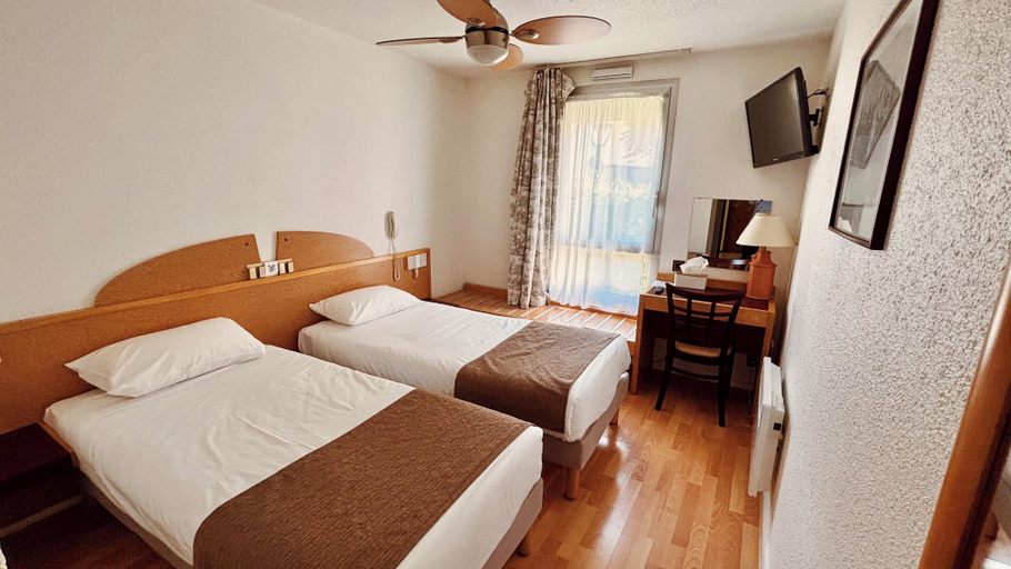 Bedroom 2, Kyriad Direct Arpajon, Essonne