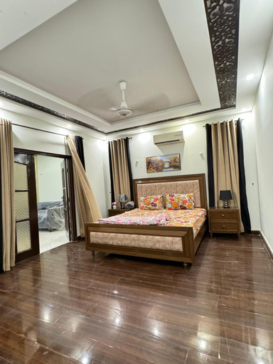 Others 4, The King Palace, Karachi
