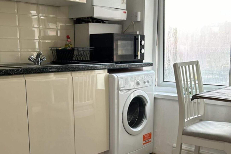 Private kitchen 2, 1 Bedroom Apartment - Central, Free Parking, London