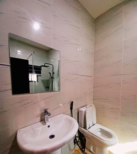 Bathroom 3, Victia Suite and Lounge, IjebuOde