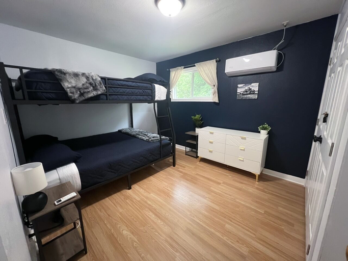Room 2, Bluebird Liberty Cottage, Pulaski