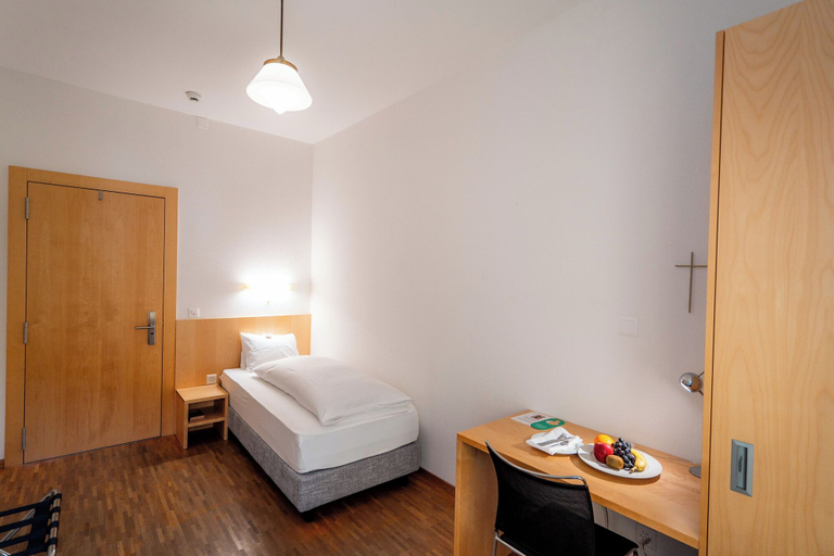 Bedroom 2, Hotel Haus Schönstatt -Self-Check-In, Brig