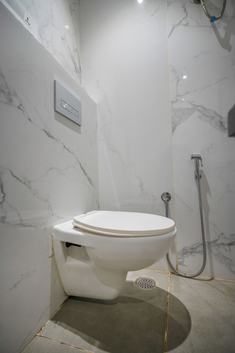 Bathroom 5, The White Seasons, Gwalior