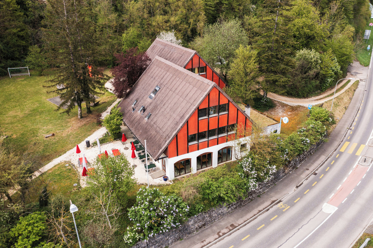 Exterior & Views