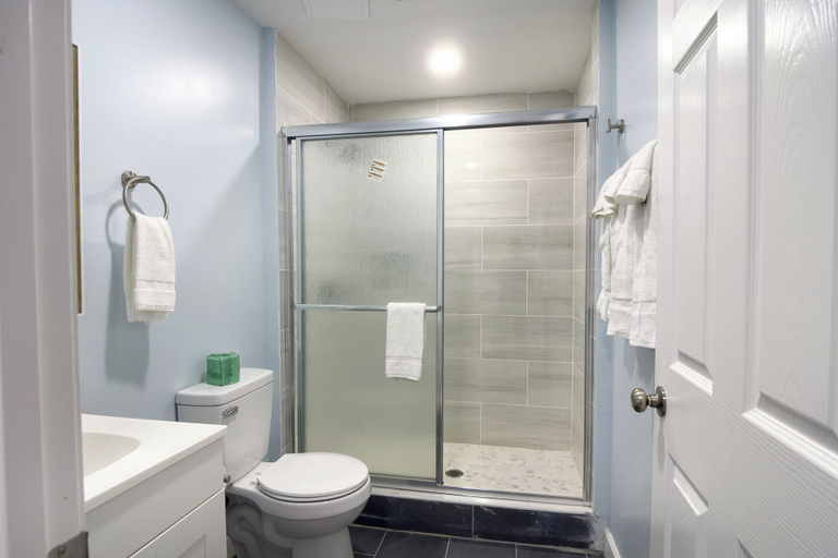 Bathroom 3, Imperial Inn Tazewell, Claiborne