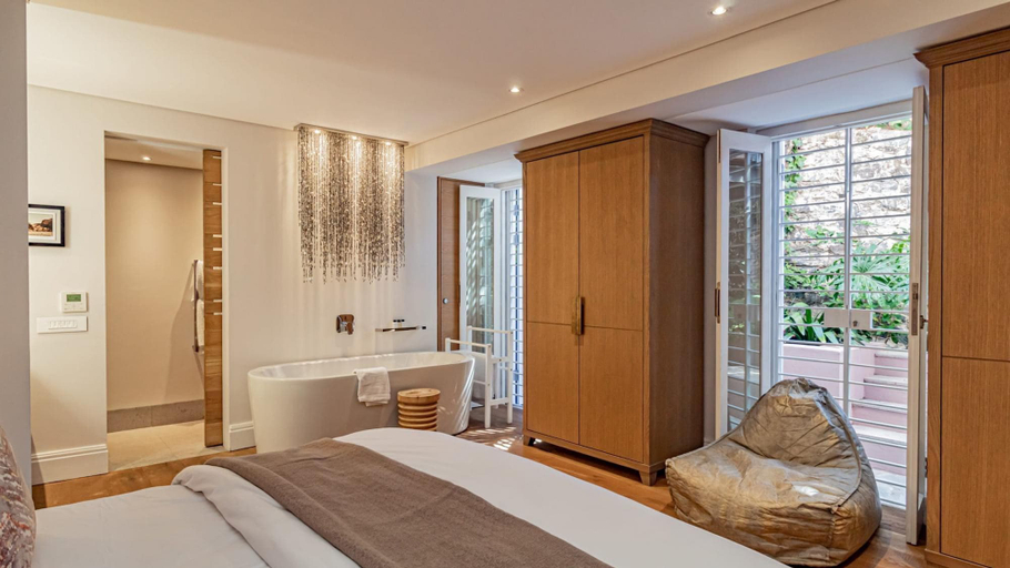Others 2, Stylish Apartment With Rooftop Deck Pool 53 Napier, City of Cape Town