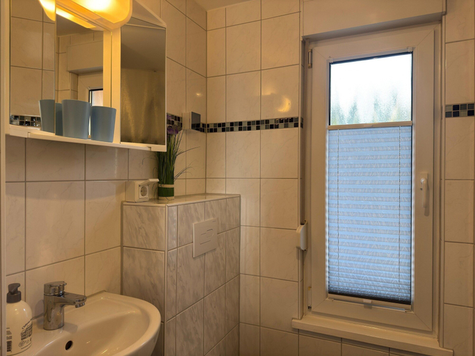 Bathroom 3, Ferienwohnung mit Terrasse in Blankenburg, Harz