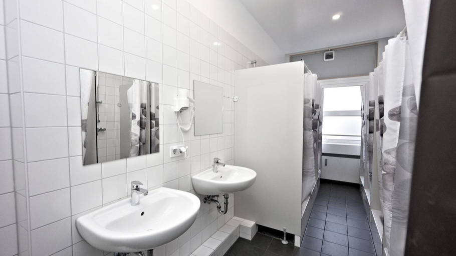 Bathroom 5, Sitya Hostel München, München