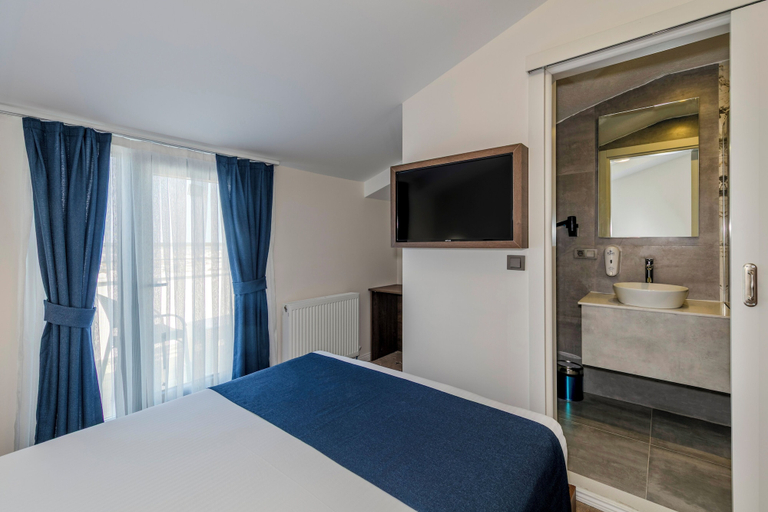 Bedroom 3, Airport Waves Hotel, Arnavutkoy