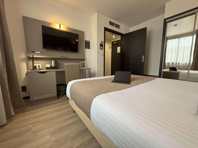 Bedroom 3, Hotel Le Valois, Cognac, Charente