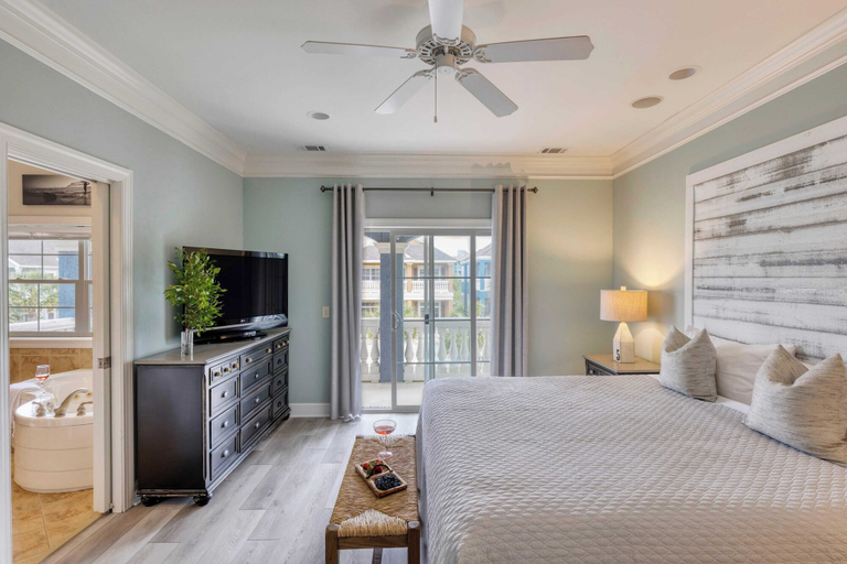 Bedroom 3, Crabline Getaway by Avantstay Private Pool + Hot Tub Easy Beach Access, Beaufort