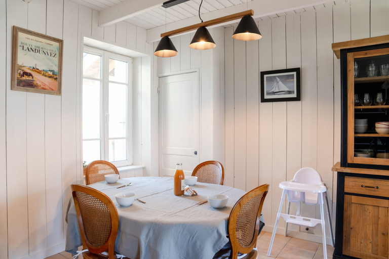 Dining, House in Ploudalmézeau by Rock Beach, Finistère