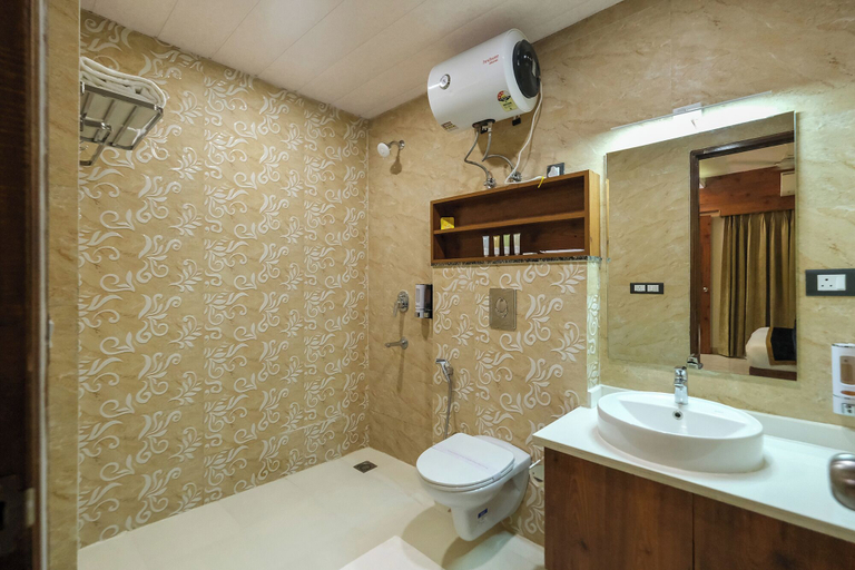 Bathroom 4, Hotel Golf Inn, Gurgaon