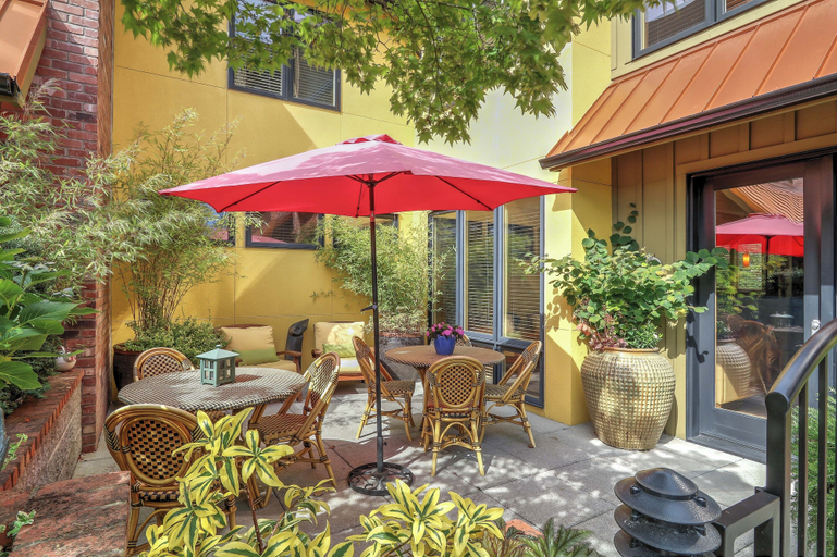Terrace/patio 5, The Eagle Harbor Inn, Kitsap