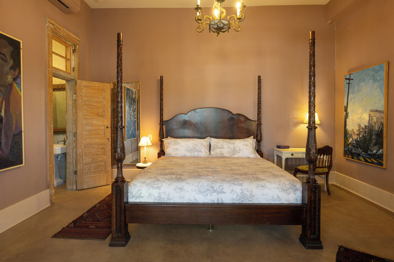 Room 4, Hotel Pompadour, Orleans
