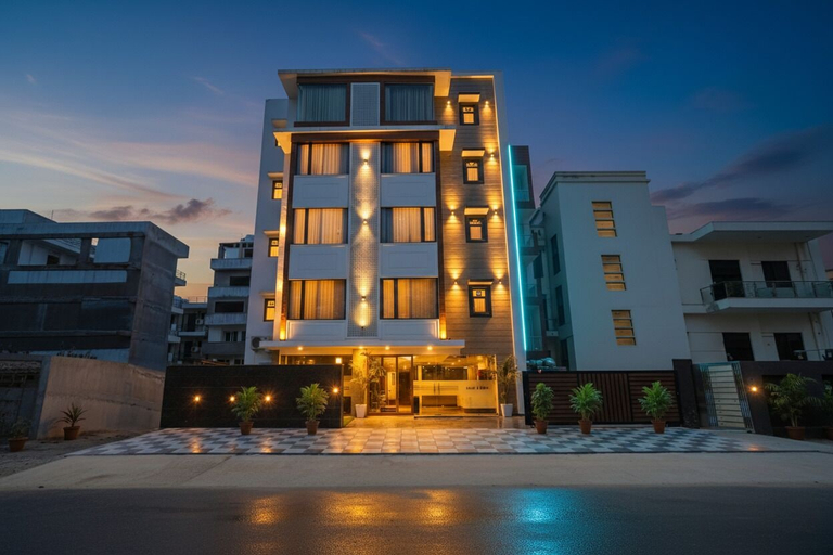 Exterior & Views
