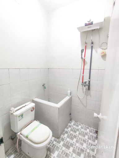 Bathroom 3, Athreetics 3BR near exit tol Singosari Malang, Malang