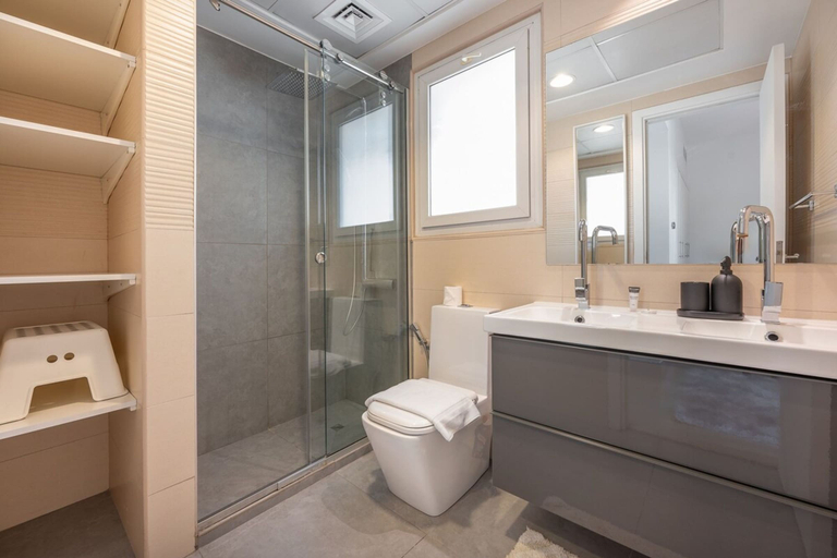 Room 5, Luxurious Spacious 3-bedroom Villa With Private Pool at Springs 10, Dubai